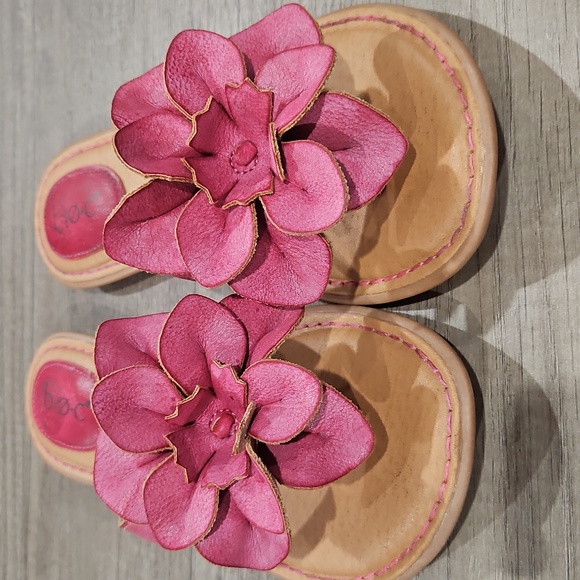 b.o.c. Pink Floral Sandals with Decorative Flower size 7 - Picture 2 of 10